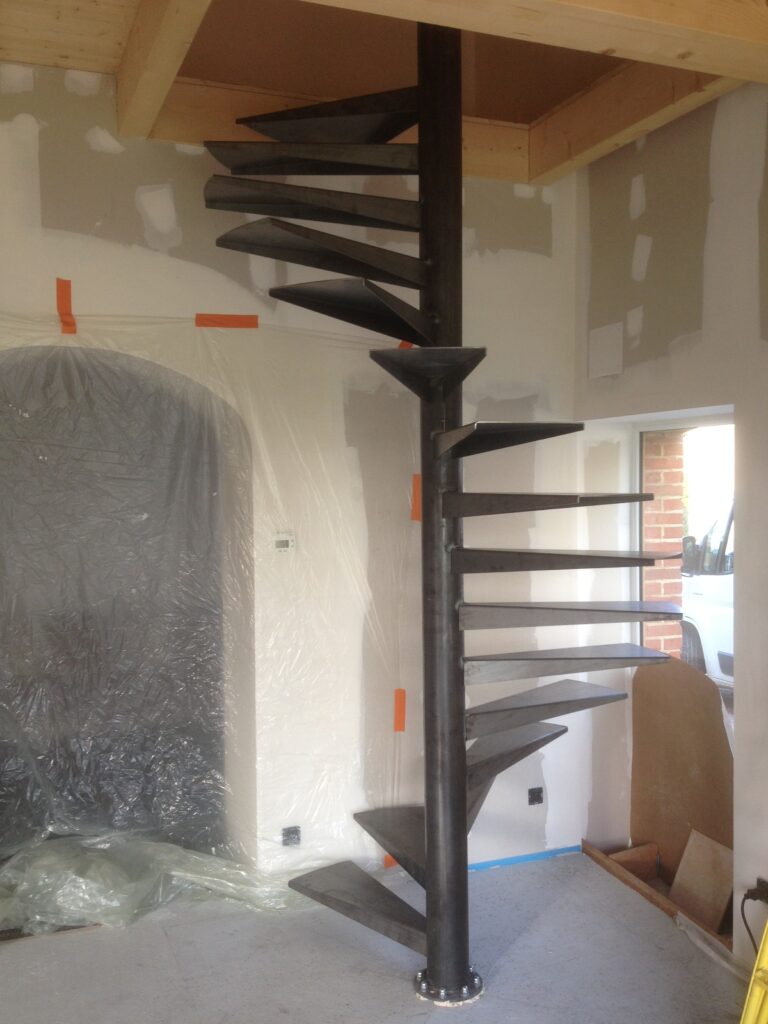 Escalier intérieur en colimaçon posé en Côte d&rsquo;Or