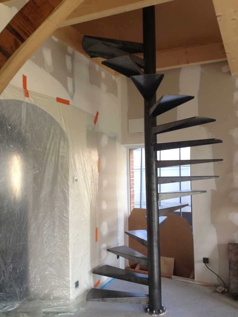 Escalier intérieur en colimaçon posé en Côte d&rsquo;Or