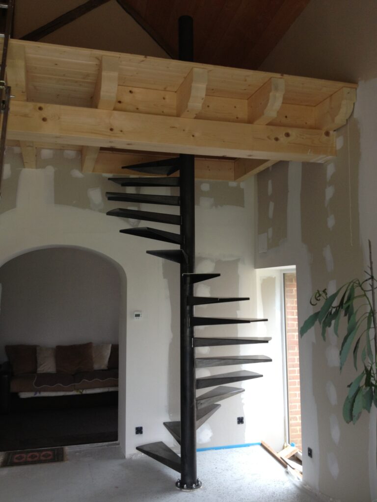 Escalier intérieur en colimaçon posé en Côte d&rsquo;Or