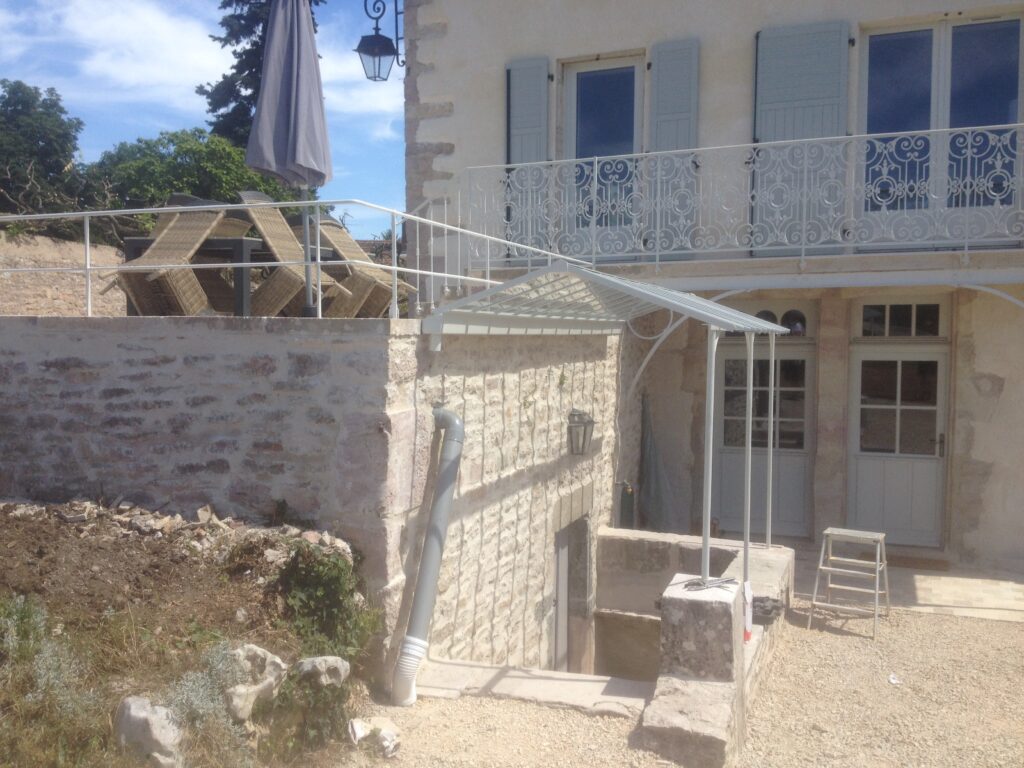 Auvent pour escalier extérieur