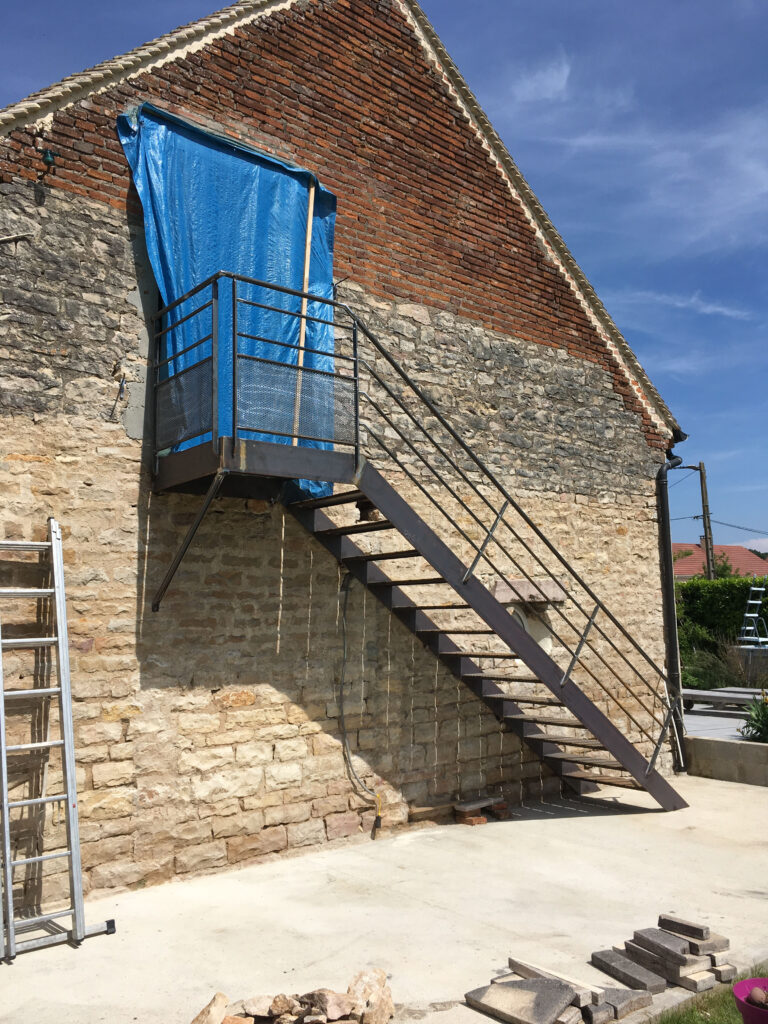 Fabrication et pose d’un escalier extérieur à Palleau — photo 2