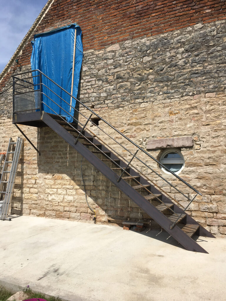 Fabrication et pose d’un escalier extérieur à Palleau — photo 4