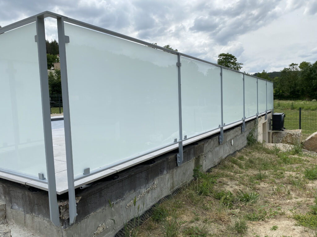 Installation d’un garde-corps vitré autour d’une piscine à Savigny-lès-Beaune — photo 5