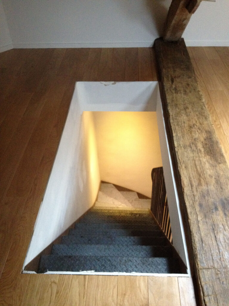 Installation d’un escalier métallique traditionnel à Sainte-Marie-la-Blanche — photo 5