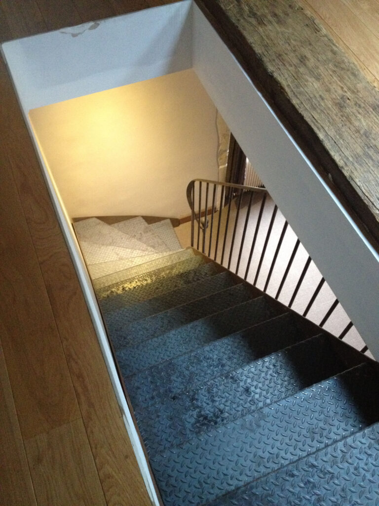 Installation d’un escalier métallique traditionnel à Sainte-Marie-la-Blanche — photo 6