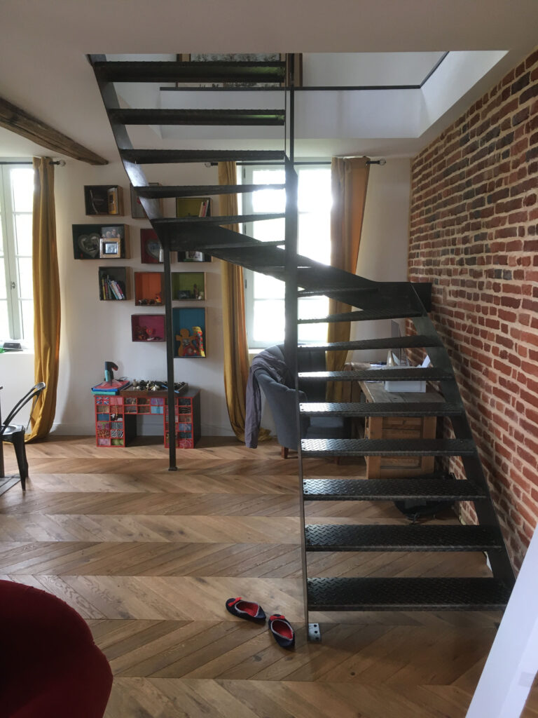 Création d’un escalier sculptural en acier à Bagnot — photo 4