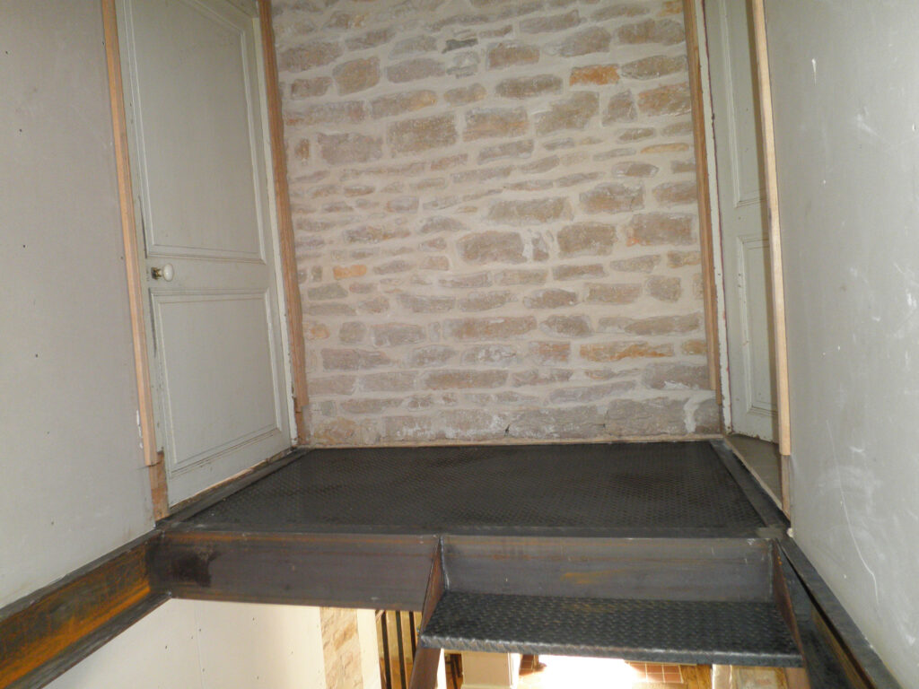 Réalisation d’un escalier courbe sur mesure à Beaune — photo 3
