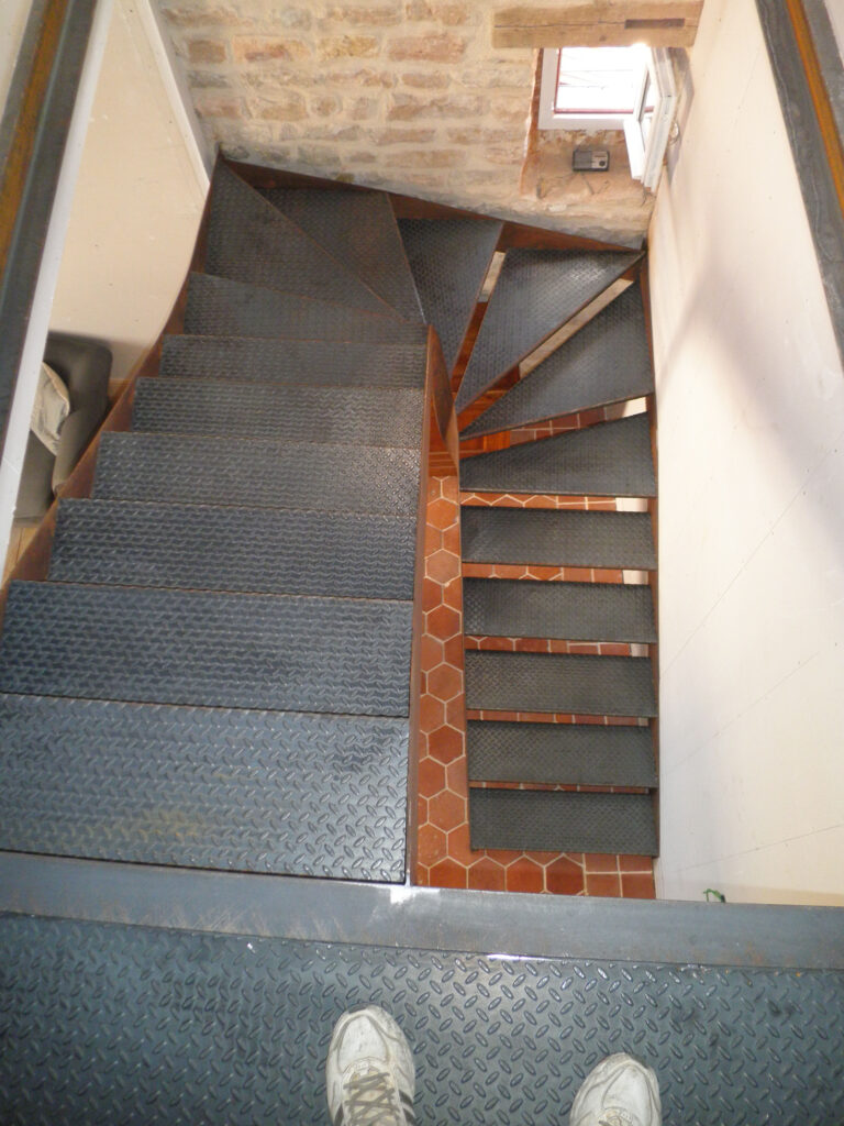 Réalisation d’un escalier courbe sur mesure à Beaune — photo 5