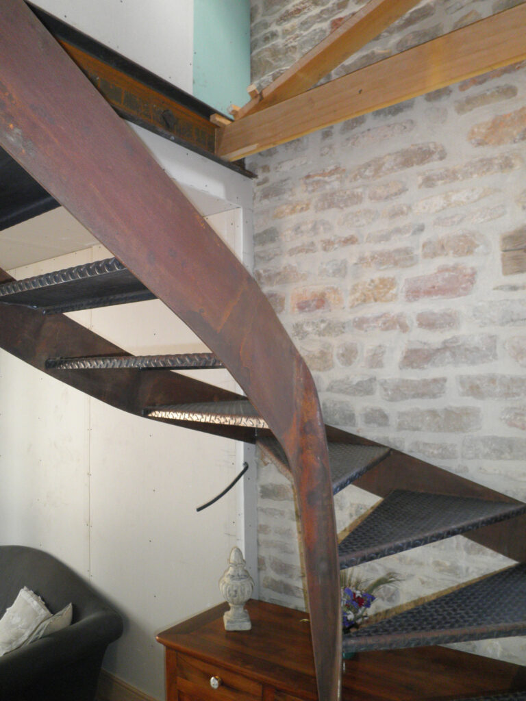 Réalisation d’un escalier courbe sur mesure à Beaune — photo 6