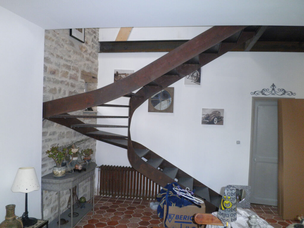 Réalisation d’un escalier courbe sur mesure à Beaune — photo 7